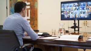 El presidente del Gobierno, Pedro Sánchez, se reúne con los presidentes de las Comunidades y Ciudades Autónomas por videoconferencia