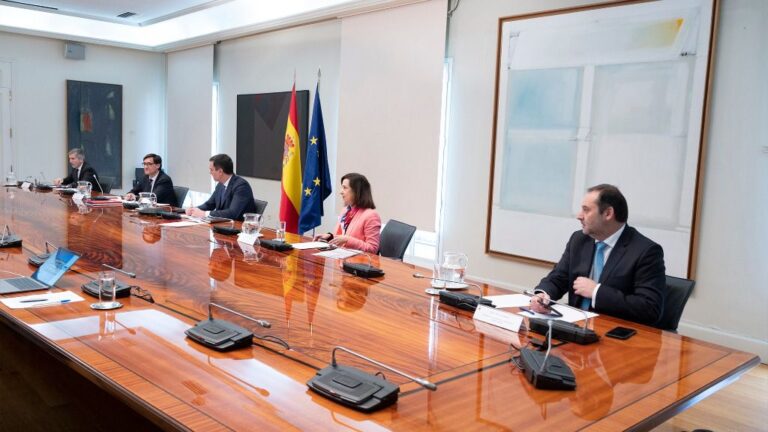 Pedro Sánchez, Margarita Robles, Salvador Illa, Fernando Grande-Marlaska y José Luis Ábalos