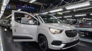 Producción del Opel Combo en la planta de PSA en Vigo