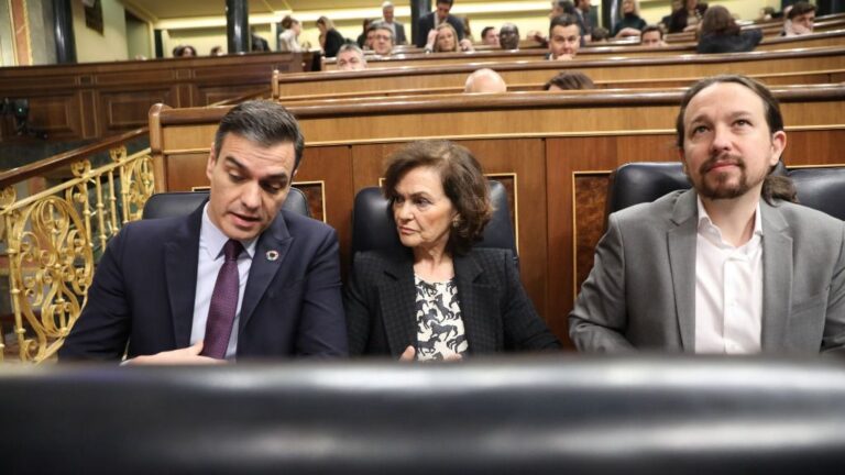 Pedro Sánchez, Carmen Calvo y Pablo Iglesias