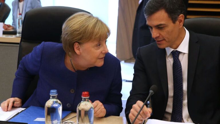 Pedro Sánchez y Angela Merkel.