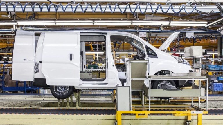 Producción de la e-NV200 en la planta de Nissan en Barcelona