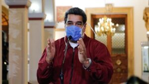 El presidente de Venezuela, Nicolás Maduro, con una mascarilla por el coronavirus