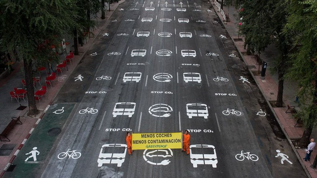 Greenpeace reclama cambios en la movilidad que den más espacio al ciudadano en el desconfinamiento.