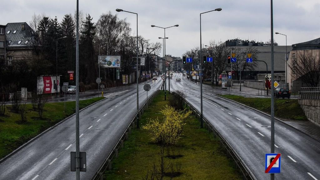 Una calle vacía en Cracovia, Polonia, a causa del coronavirus