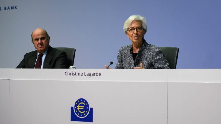 La presidenta del BCE, Christine Lagarde, y el vicepresidente, Luis de Guindos