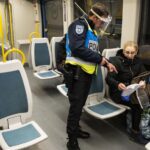 Vigilancia policial en el metro de Oporto portugal coronavirus