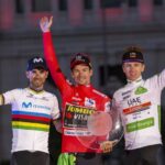 Alejandro Valverde, Primoz Roglic y Tadej Pogacar en el podio final de La Vuelta a España de 2019