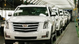 Producción del Cadillac Escalade en la planta de General Motors en Arlington (Estados Unidos)