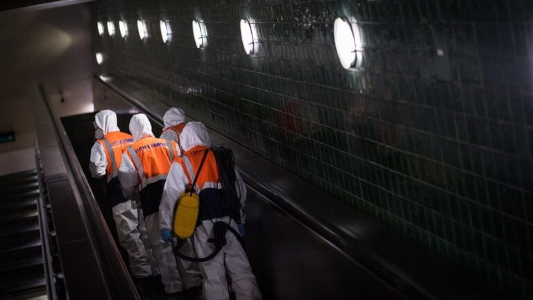 Desinfección en el metro de Lisboa coronavirus