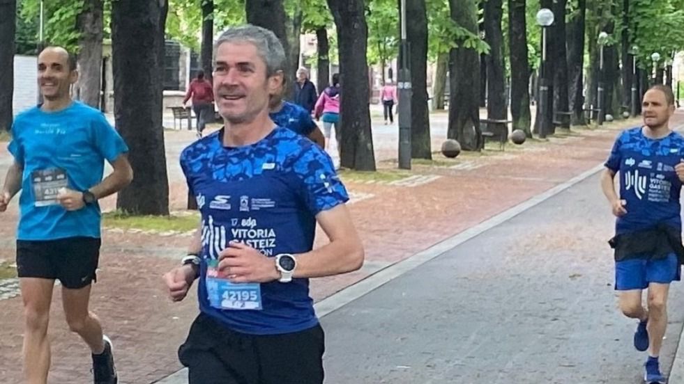 El exatleta profesional Martín Fiz participando en el Maratón Martín Fiz virtual por la COVID-19