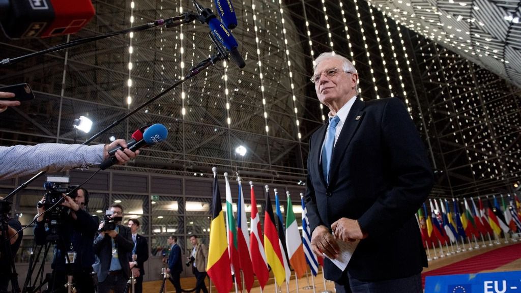 Josep Borrell ante la prensa en Bruselas