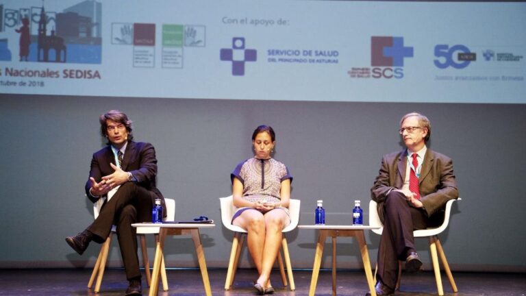 El exdirector de Coordinación Sociosanitaria de la Comunidad de Madrid, Carlos Mur de Víu, durante su intervención en un foro sanitario