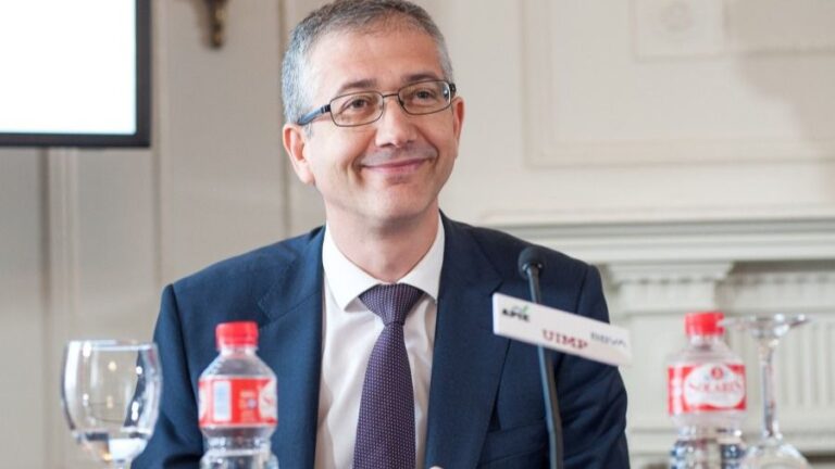 Pablo Hernández de Cos, gobernador del Banco de España, durante su intervención en la jornada de inauguración del Curso de Economía organizado por APIE en la UIMP