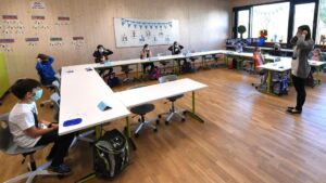 Niños con mascarilla en una clase en Alemania coronavirus