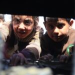 Niños desplazados en un campamento de Idlib (Siria) refugiados