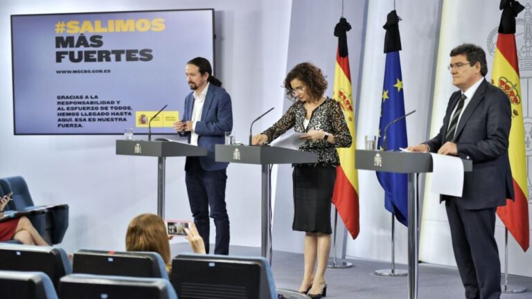Pablo Iglesias, María Jesús Montero y José Luis Escrivá en la rueda de prensa del Consejo de Ministros