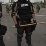 Imagen de varios policías en las protestas originadas en Mineápolis