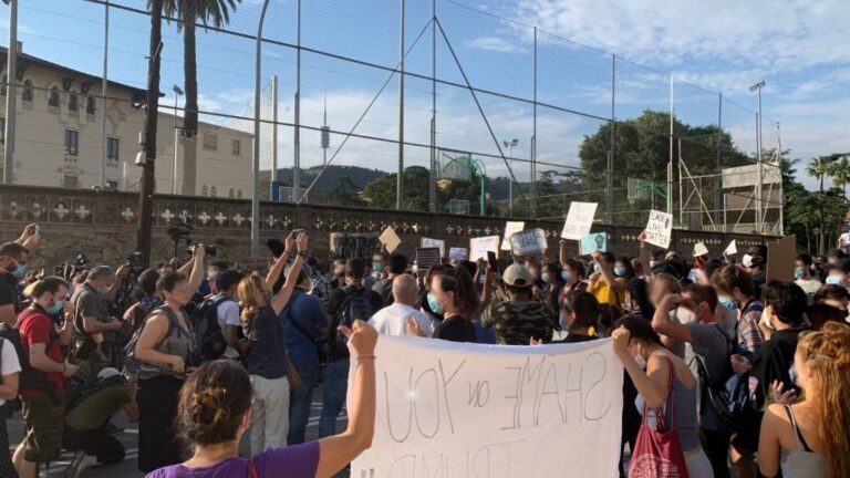 Concentración ante el Consultado de Estados Unidos en Barcelona por la muerte del afroamericano George Floyd