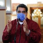 El presidente de Venezuela, Nicolás Maduro, con una mascarilla por el coronavirus