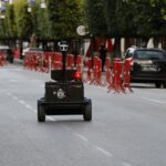 Un robot policial vigila el cumplimiento de las medidas en Túnez