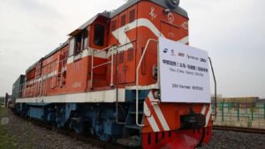 Sale desde China el primer tren con material sanitario