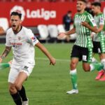 Lucas Ocampos celebra el primer gol en el derbi Sevilla