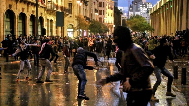 Protestas en Beirut contra la labor del Gobierno