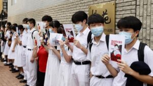 Cadena humana de estudiantes en Hong Kong