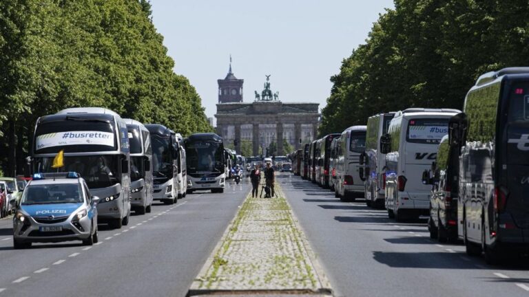 Autobuses frente a la puerte de Brandeburgo
