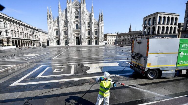 Plaza del Duomo de Milán coronavirus italia