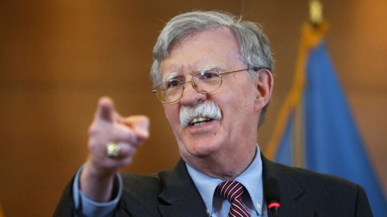 John Bolton en una rueda de prensa en Kiev en agosto de 2019