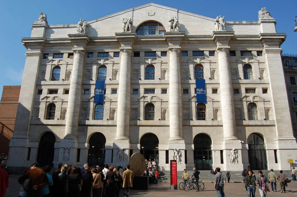 La Bolsa Italiana, situada en la Piazza degli Affari, Milán
