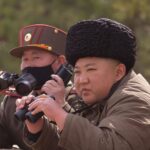Kim Jong Un supervisando ejercicios militares