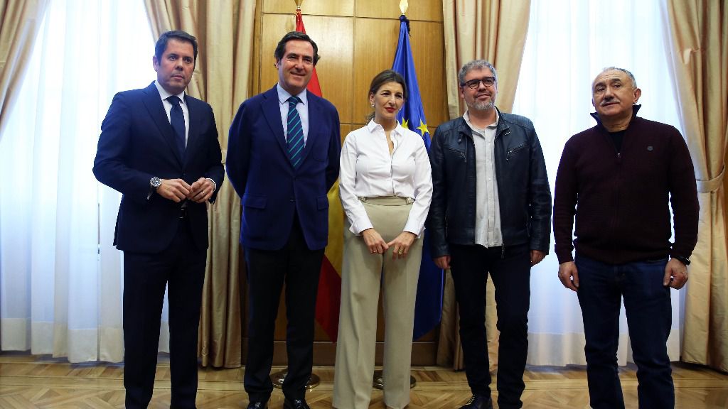 Yolanda Díaz, Unai Sordo, Pepe Álvarez, Antonio Garamendi y Gerardo Cuerva