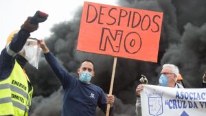 Un participante de la manifestación del comité de empresa de Alcoa