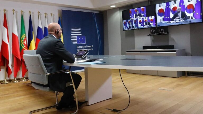 Charles Michel en la cumbre por videoconferencia con el presidente surcoreano, Moon Jae In