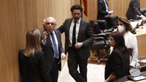 La portavoz socialista, Adriana Lastra junto al diputado del PSOE Rafael Simancas y la vicepresidenta segunda de la cámara, Ana Pastor, en la primera sesión de la Comisión para la Reconstrucción