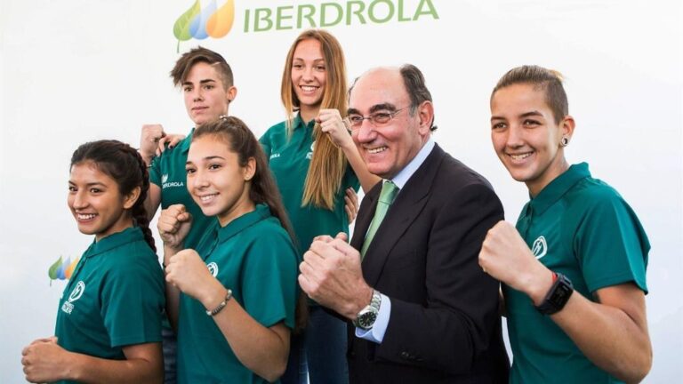 Ignacio Galán, presidente de Iberdrola, junto a deportistas españolas