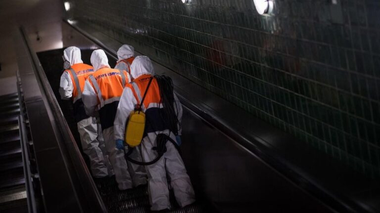 Desinfección en el metro de Lisboa coronavirus