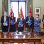 El alcalde de Madrid, la vicealcaldesa y los portavoces de los grupos municipales rubrican los Acuerdos de la Villa