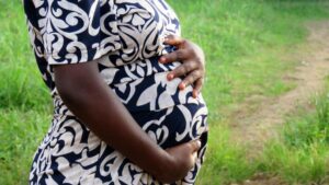 Adolescente embarazada en Kenia