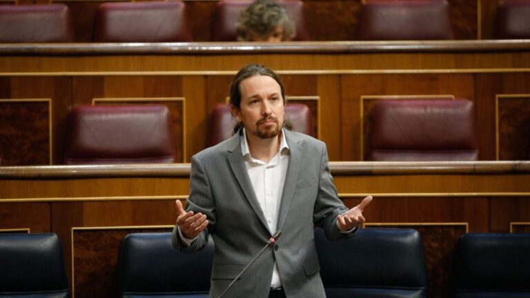 El vicepresidente segundo del Gobierno y ministro de Derechos Sociales y Agenda 2030, Pablo Iglesias, responde a la pregunta de Teodoro García Egea, del G.P. Popular, durante la Sesión de Control.