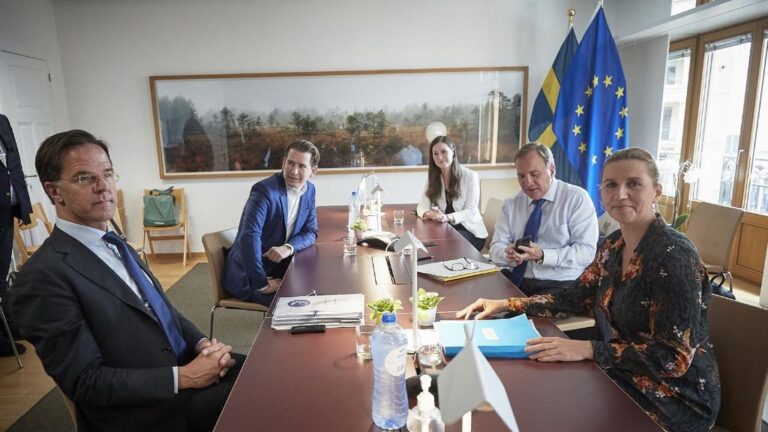 El primer ministro holandés, Mark Rutte; el canciller austriaco, Sebastian Kurz, la primera ministra finlandesa, Sanna Marin; la primera ministra danesa, Mette Frederiksen, y el priomer ministro sueco, Stefan Loefven