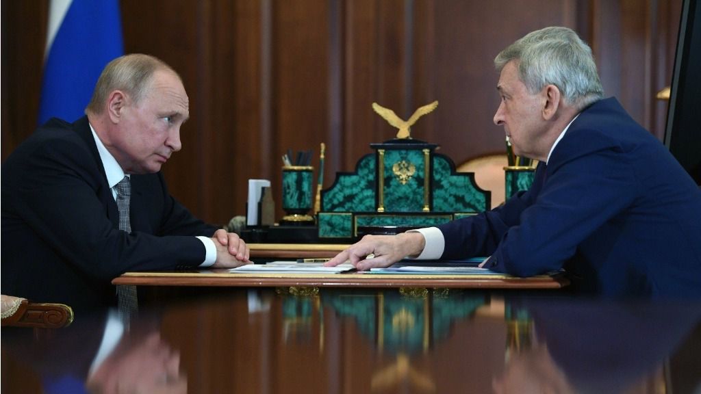 Putin habla con el responsable de un centro de investigación científica