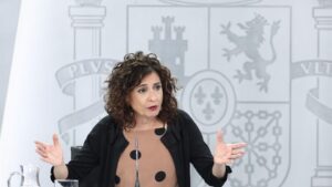 La ministra portavoz y de Hacienda, María Jesús Montero, durante su comparecencia en rueda de prensa posterior al Consejo de Ministros celebrado en Moncloa, Madrid (España), a 30 de junio de 2020