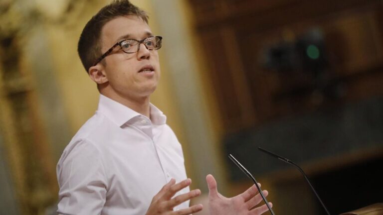 El líder de Más País, Íñigo Errejón, interviene durante una sesión plenaria en el Congreso de los Diputados.