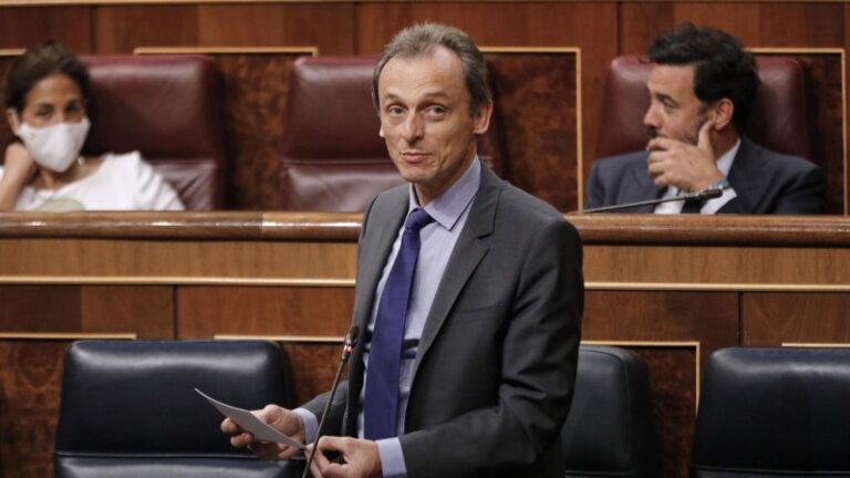 El ministro de Ciencia e Innovación, Pedro Duque, interviene durante la penúltima sesión plenaria en el Congreso de los Diputados antes del paréntesis estival, en Madrid (España)