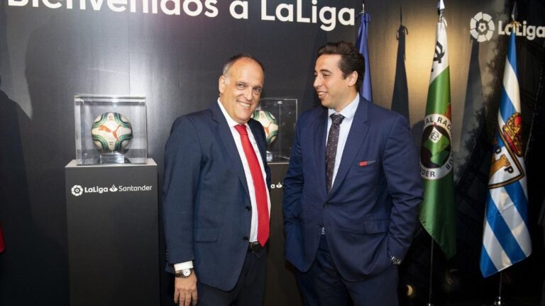 El presidente de LaLiga, Javier Tebas, y el presidente del CF Fuenlabrada, Jonathan Praena