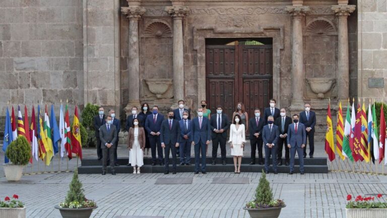 Foto de familia de los asistentes a la XXI Conferencia de Presidentes